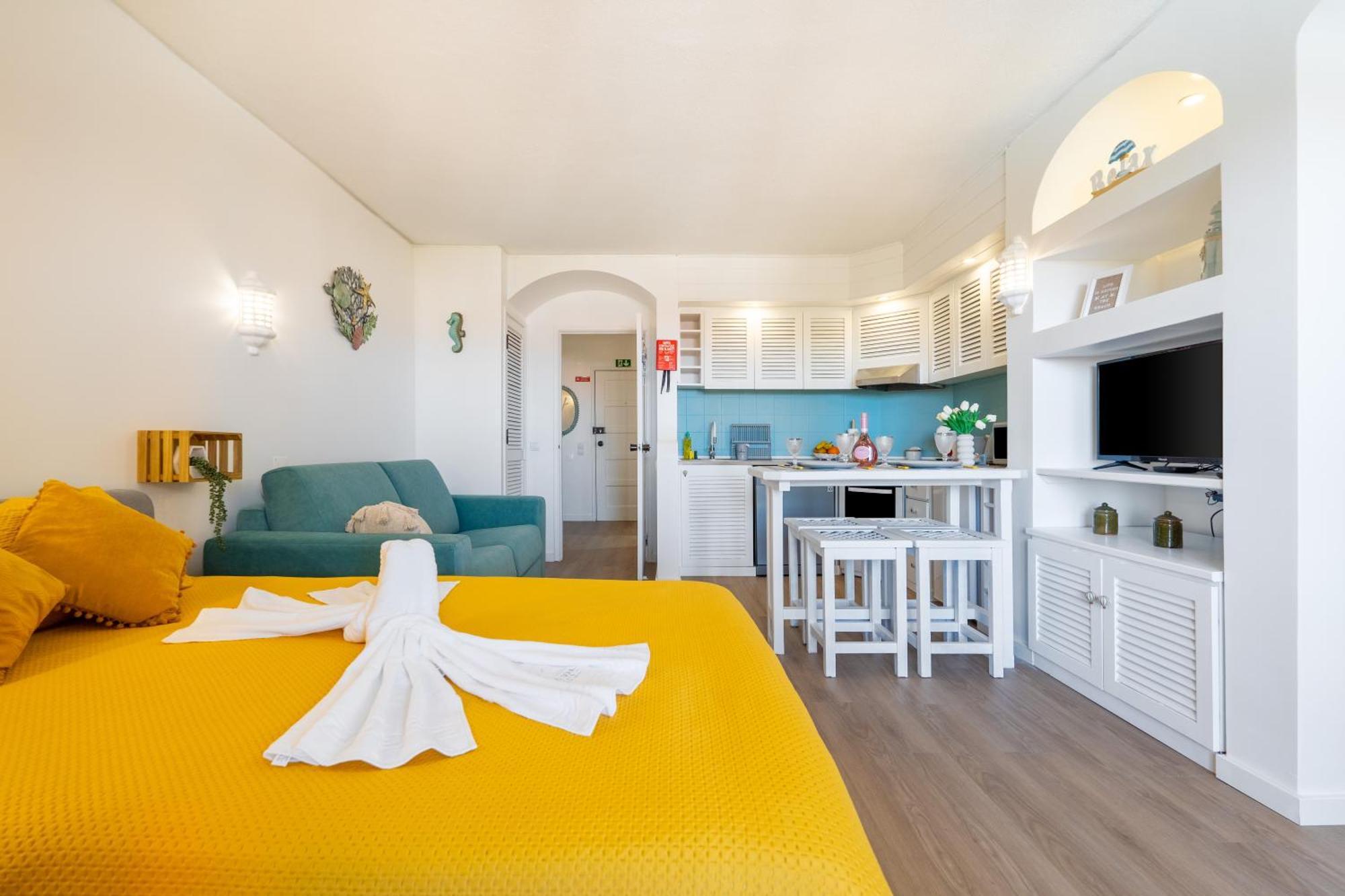 New! Perfect With Swimming Pool Apartment *